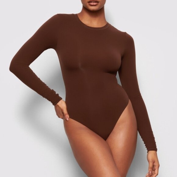 SKIMS Fits Everybody Long Sleeve Crew Neck Bodysuit, Size M Cocoa (Brown) NWT - Picture 2 of 4